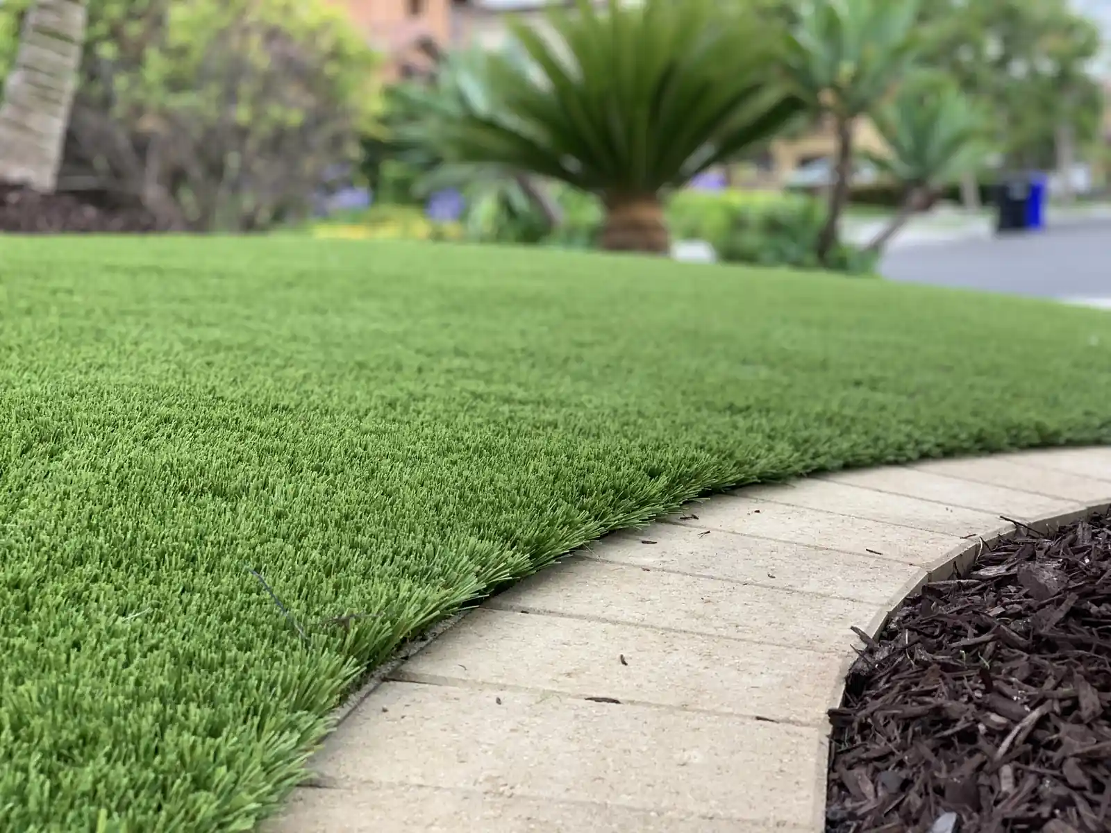 Curved artificial turf front lawn by Panjia Outdoors in San Diego County